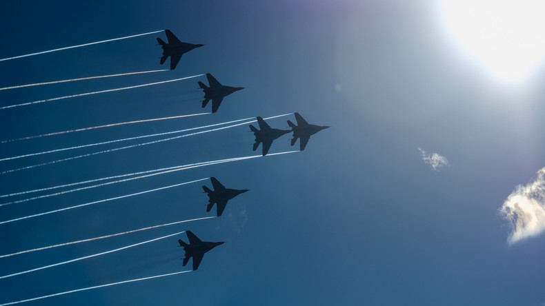 Avion vs voiture : Mig-29 et Audi s’affrontent au MAKS 2017