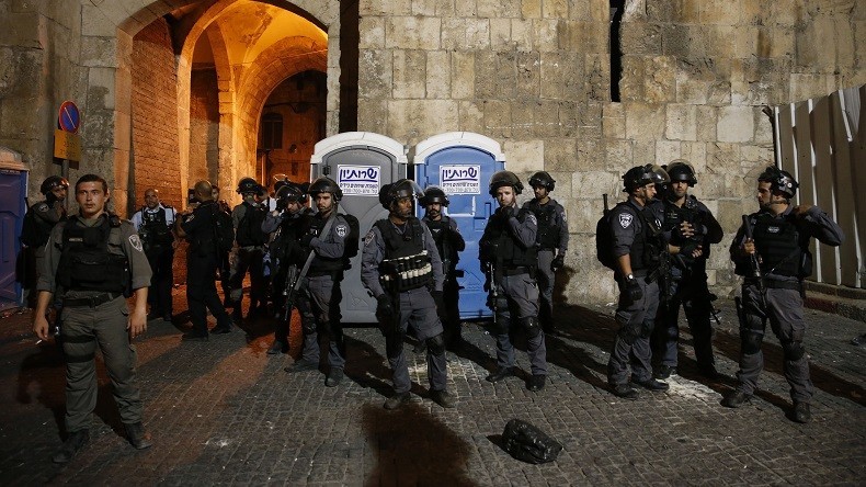 La police israélienne interdit l'accès à la vieille ville de Jérusalem aux hommes de moins de 50 ans