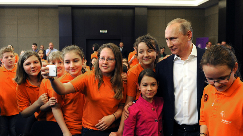 Vladimir Poutine répond aux questions d'élèves brillants à Sotchi