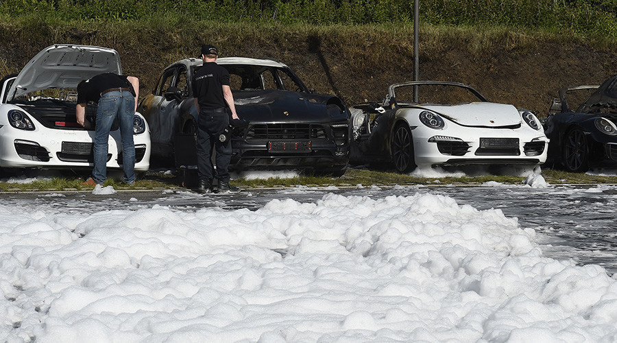 Porsche brûlées à Hambourg : une provocation contre le sommet du G20 ? (PHOTOS, VIDEO)