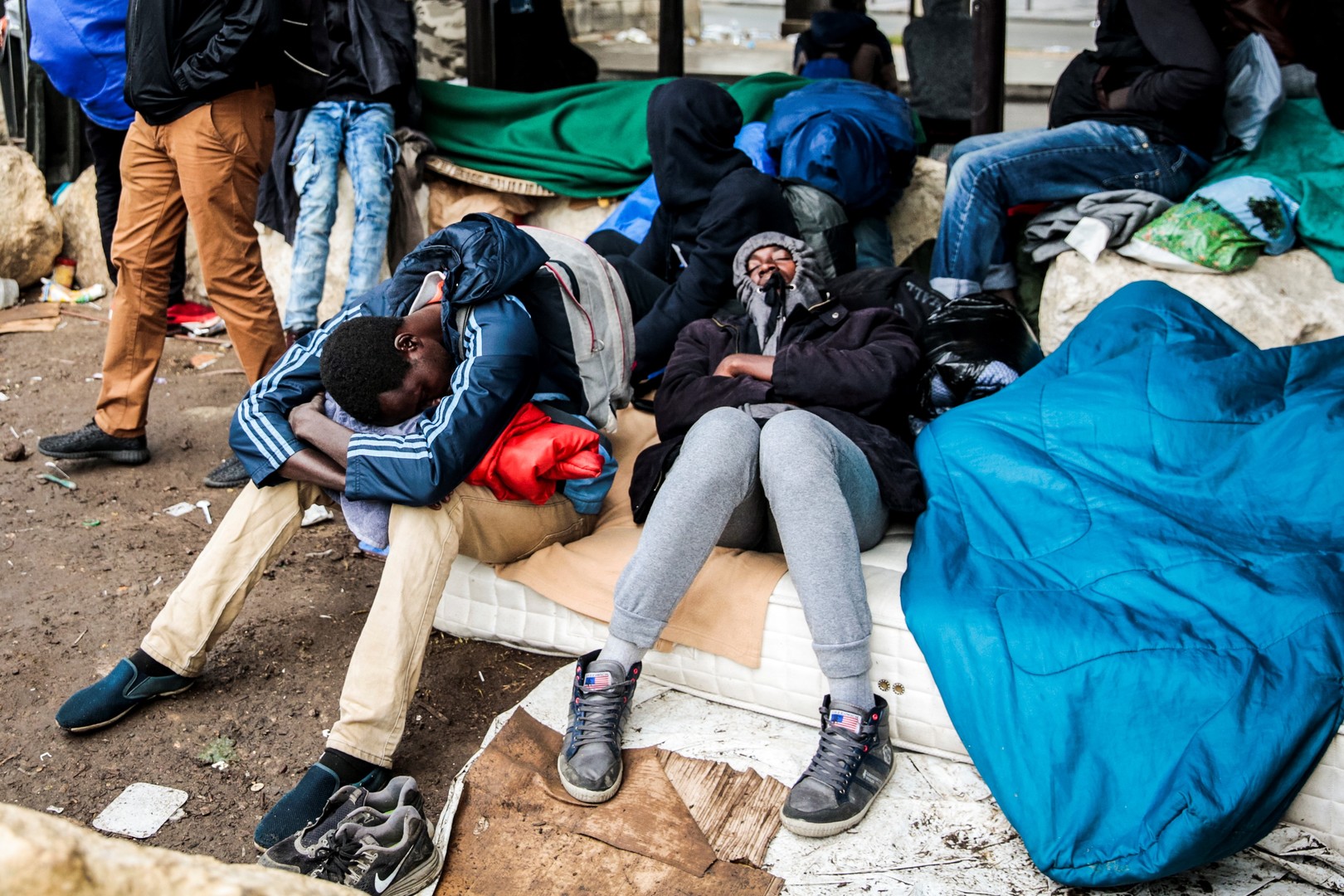 Migrants : opération d'évacuation de campements dans le nord de Paris ...