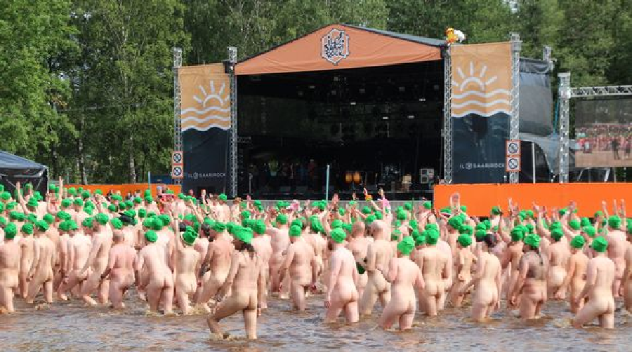 Le record de la plus grande baignade collective nue battu en Finlande (PHOTOS)