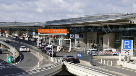 Il entre dans un terminal de Roissy sans être contrôlé : 2 000 personnes évacuées, 8 vols annulés