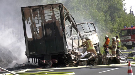 Accident de car en Allemagne : 30 blessés et 11 morts, les secours toujours à la recherche de corps 