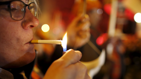 Paquet à 10 euros : la mesure d'Edouard Philippe loin de faire un tabac