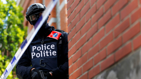 Quatre arrestations, des armes découvertes après des perquisitions anti-terroristes à Bruxelles