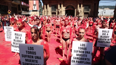 Manifestation anti-corrida avant les fêtes de Pampelune