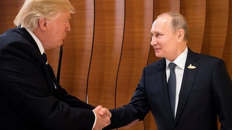 Première poignée de main entre Trump et Poutine à l'occasion du G20 à Hambourg (VIDEO)