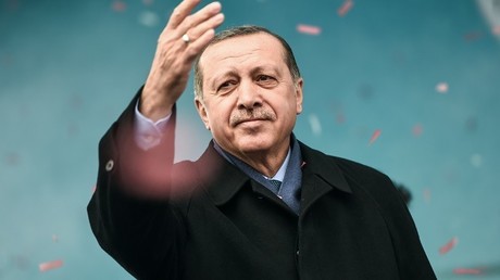Erdogan veut un uniforme pour les putschistes détenus, «comme à Guantanamo»