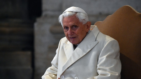 L'Eglise «sur le point de chavirer» : l'ancien pape Benoît XVI met en garde
