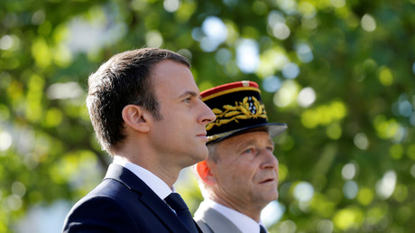 Emmanuel Macron et Pierre de Villiers sur les Champs-Elysées