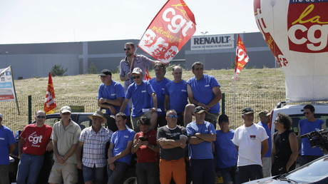 Une centaine de salariés de GM&S bloquent le site Renault de Villeroy dans l'Yonne (VIDEO)