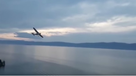 «P**ain, il est tombé !» : un avion chute dans le lac Baïkal (VIDEO CHOC)