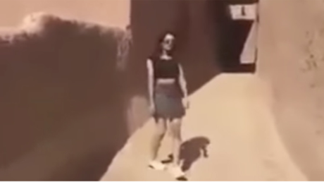 Faute de chef d'accusation, la jeune femme filmée en minijupe en Arabie saoudite recouvre la liberté