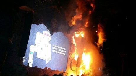 Un énorme incendie ravage la scène du festival Tomorrowland à Barcelone (VIDEOS)