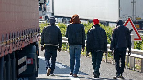 Hospitalisation d'un enfant de 2 ans trouvé avec 25 migrants dans un camion réfrigéré dans le Nord