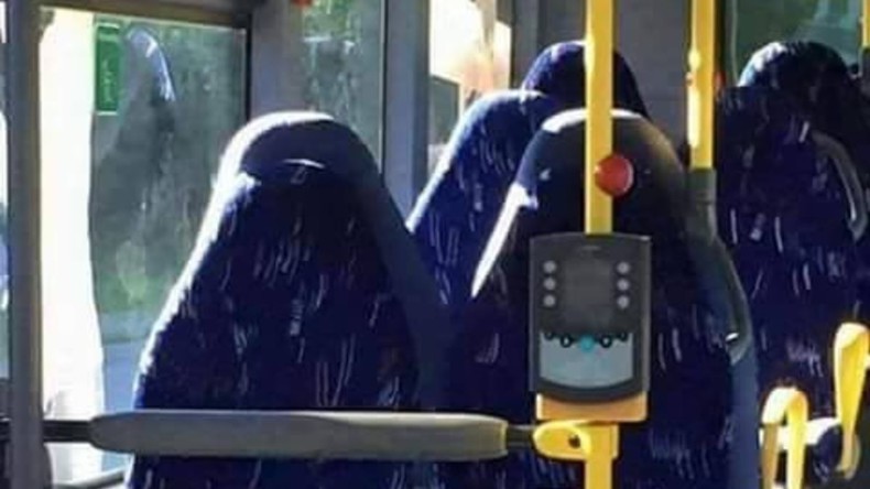 Sièges de bus ou burqas ? Des identitaires norvégiens se font troller et deviennent la risée du web