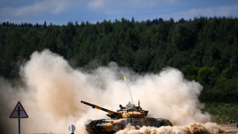 Des tanks s’affrontent lors de la demi-finale des Jeux internationaux des armées près de Moscou