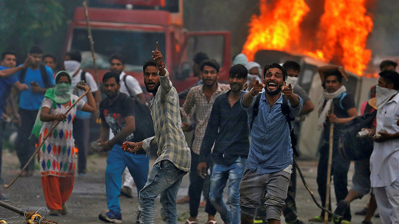 Inde : un gourou condamné à 20 ans de prison pour viol, de nouvelles violences redoutées (VIDEOS)