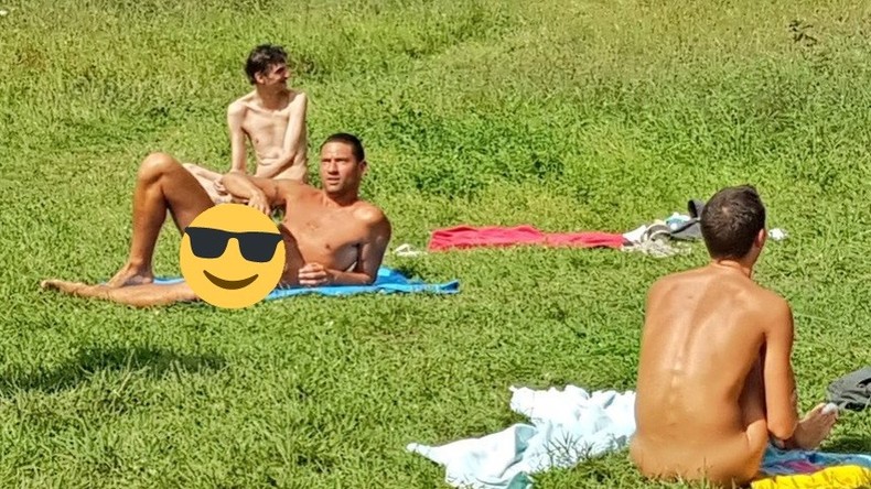 Inauguration d'une zone naturiste dans le bois de Vincennes (IMAGES)