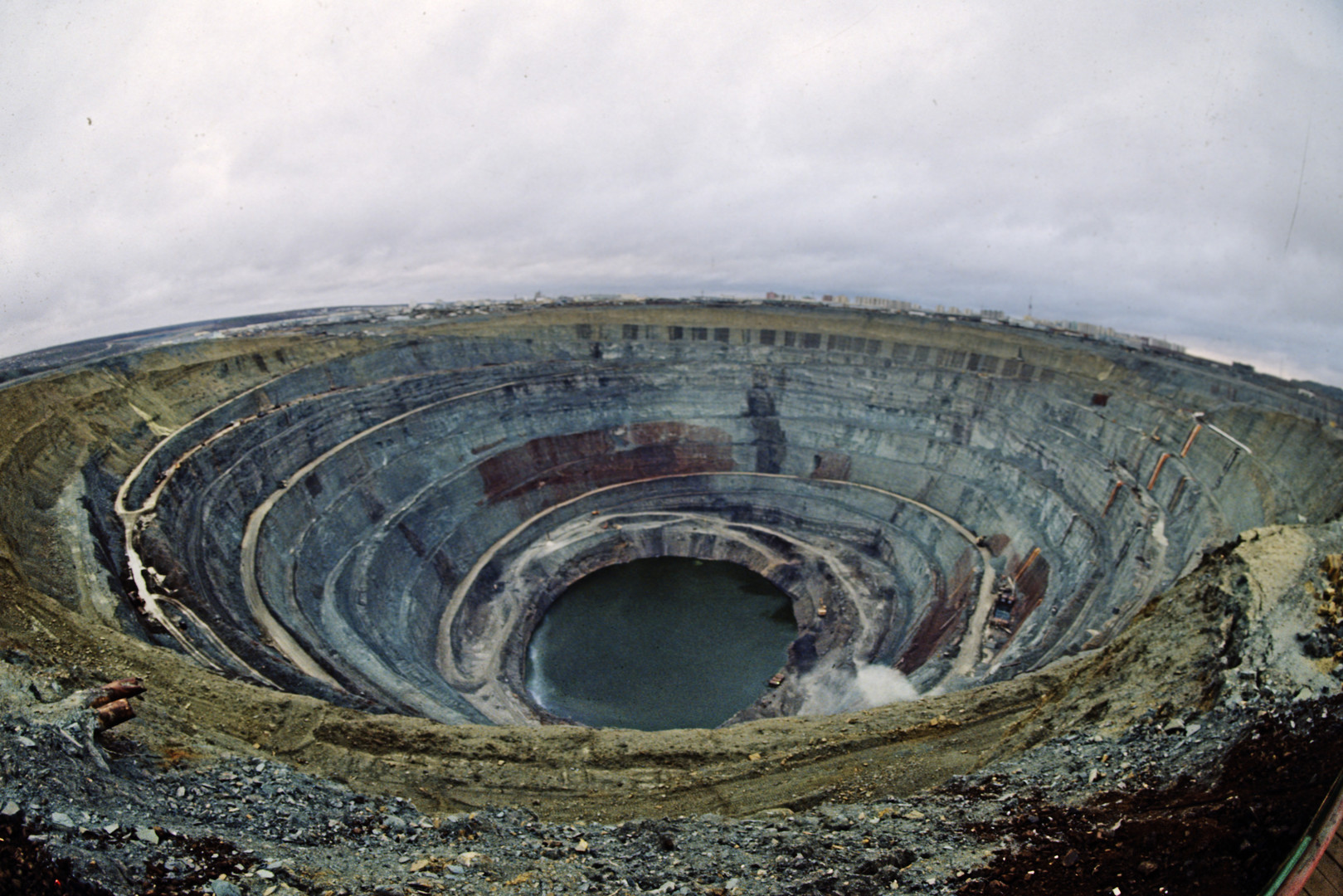 Evacuation d'une mine de diamants inondée en Sibérie, neuf disparus