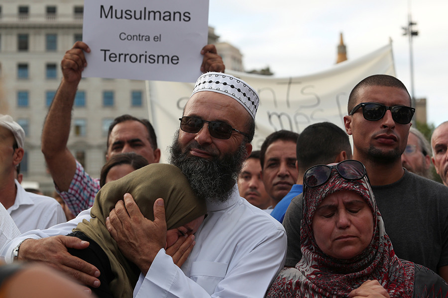 Des milliers de musulmans réunis contre le terrorisme à Barcelone (PHOTOS)