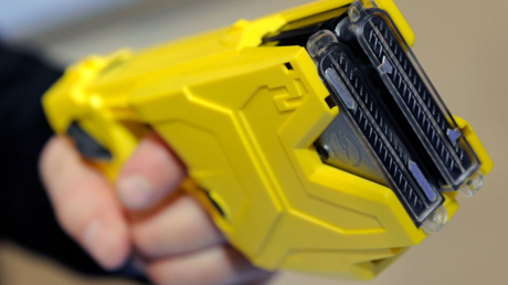 Etats-Unis : les adjoints d'un shérif électrocutent un jeune homme avec un taser (VIDEO CHOC)