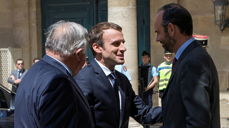 «Trahison !» : malgré sa promesse, Macron coupe 300 millions de dotations aux collectivités locales