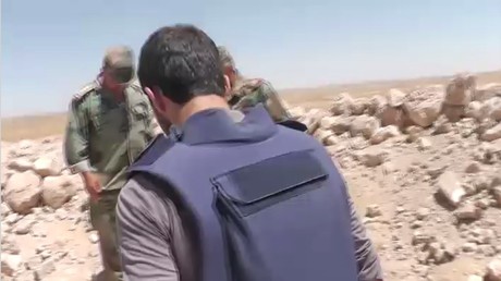 Un reporter de RT filmé quelques secondes avant d’être tué par Daesh en Syrie (VIDEO)