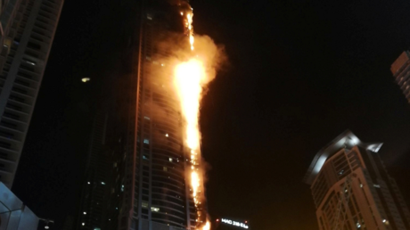 Un immense incendie ravage la Torch Tower de Dubaï, sans faire de victimes (PHOTOS, VIDEOS)