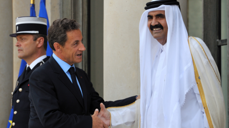 Nicolas Sarkozy et l'ancien émir du Qatar, le Cheikh Hamad ben Khalifa al-Thani en septembre 2011.