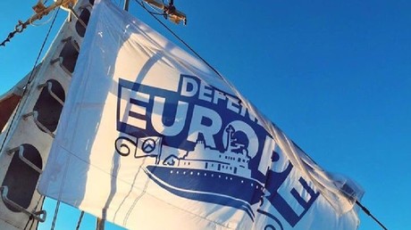 Des pêcheurs tunisiens ne veulent pas laisser le navire anti-migrant C-Star accoster en Tunisie