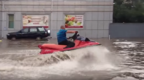 L’Extrême-Orient russe est sous l’eau : les habitants sortent leur jet ski