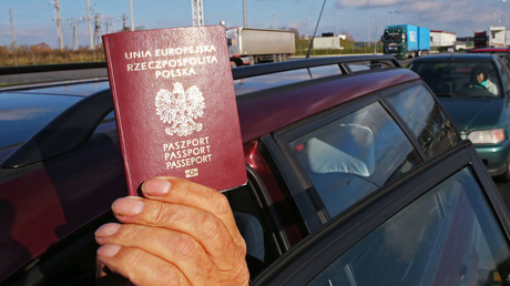La Pologne irrite ses voisins en envisageant d'intégrer des monuments étrangers sur ses passeports