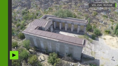 Un drone a saisi la beauté froide d’un monument funéraire soviétique en décrépitude