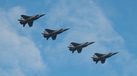 Exercices aéronautiques à la veille du Jour des forces aériennes russes (VIDEO)