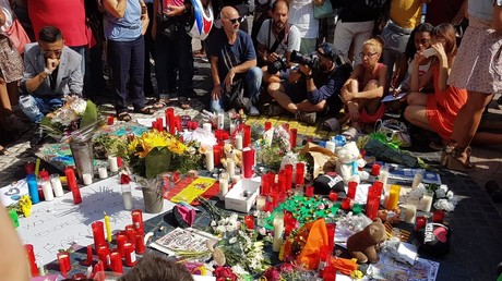 Quand les bougies ne suffisent plus : des voix s'élèvent à droite après les attentats de Catalogne