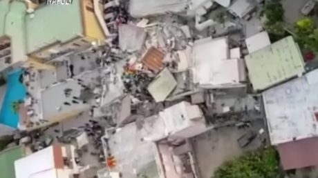Images aériennes des décombres provoquées par le séisme à Ischia, en Italie