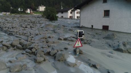 En Suisse, un village noyé dans la boue après un éboulement majeur