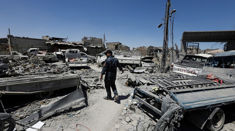 A Mossoul, les secouristes irakiens sont agressés par l’odeur des corps en décomposition (EXCLUSIF)