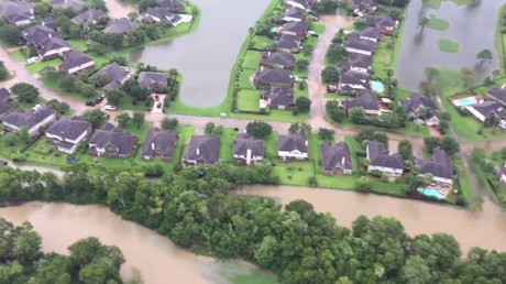 Un drone filme Houston dévasté par des inondations
