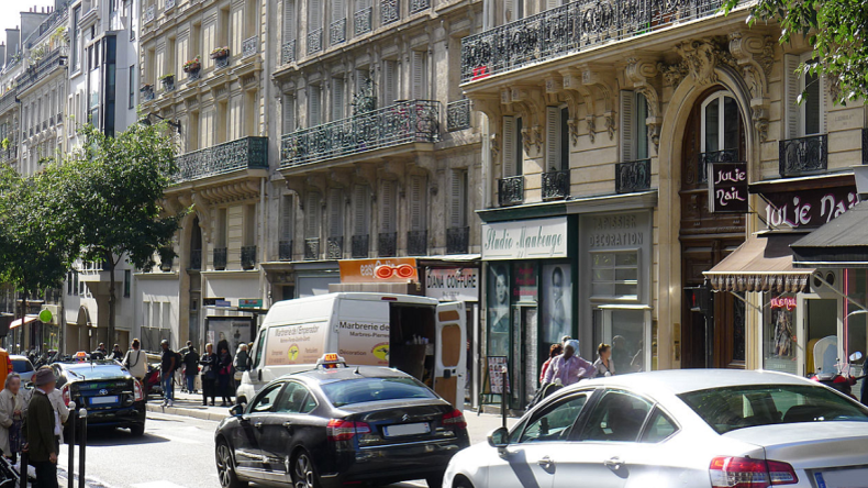 Un député algérien du FLN agressé en pleine rue à Paris