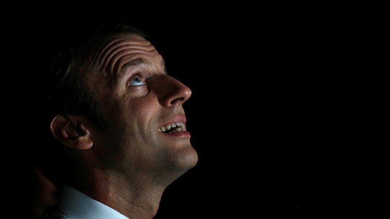 Pas de lit de camp à Saint-Martin pour Macron, mais un vrai matelas à la gendarmerie
