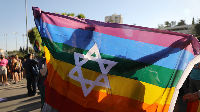 Israël promet d'accorder aux homosexuels les mêmes droits qu'aux hétéros en matière d'adoption