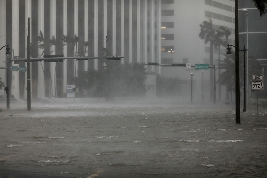 4 morts, 3 millions d'habitants privés d'électricité : Irma ravage la Floride sur fond d'évacuations