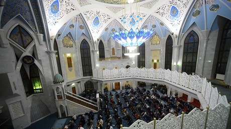 Des musulmans rassemblés pour une prière à Kazan