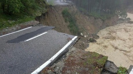 Russie : 300 touristes bloqués dans les montagnes à cause d'une coulée de boue (IMAGES)