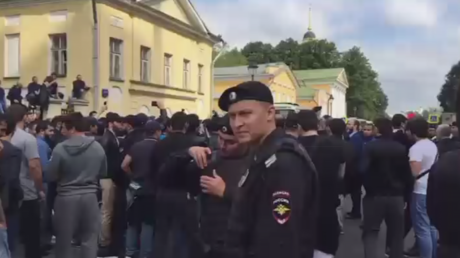 Des centaines de Russes manifestent à Moscou contre la persécution des musulmans en Birmanie 