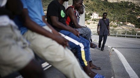 Nice : un journal gratuit hostile aux militants pro-migrants visé par la justice