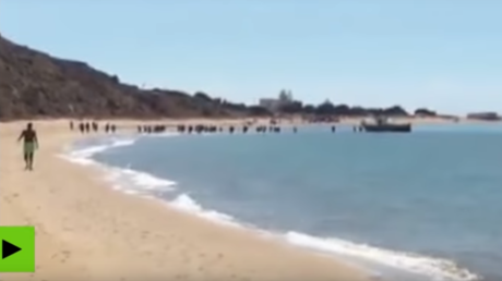 Italie : des dizaines de migrants débarquent sur une plage de Sicile et disparaissent dans la nature
